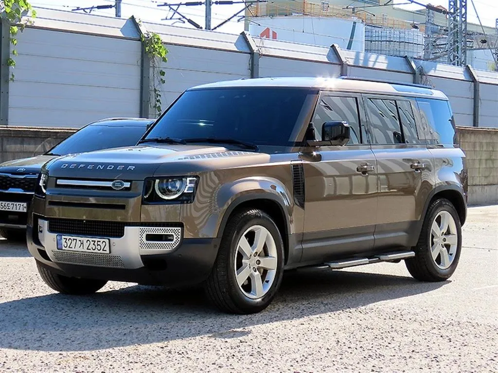 2023 Land Rover Defender 110 D300 HSE
