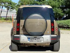 2023 Land Rover Defender 110 D300 HSE — фото 4