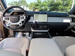 2023 Land Rover Defender 110 D300 HSE — фото 14