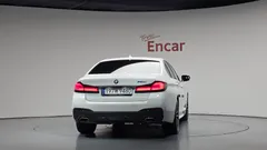 2023 BMW 5-Series 520i M Sport — фото 4