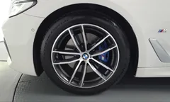 2023 BMW 5-Series 520i M Sport — фото 5