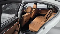 2023 BMW 5-Series 520i M Sport — фото 19