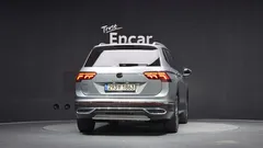 2022 Volkswagen Tiguan 2.0 TSI Prestige — фото 4