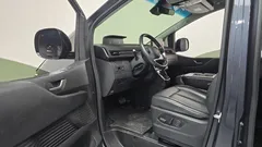 2022 Hyundai Staria 4WD Tourer 9-Seater — фото 10