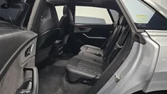 2022 Audi Q8 50 TDI Quattro Premium — фото 12
