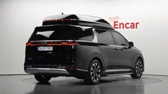 2023 Kia Carnival Diesel 9-Seater Hi-Limousine — фото 2
