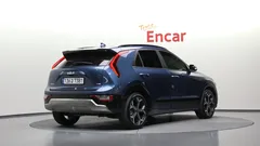 2022 Kia Niro Signature — фото 2
