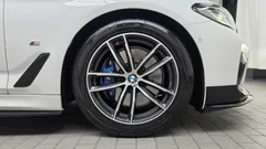 2023 BMW 5-Series 520i M Sport — фото 5
