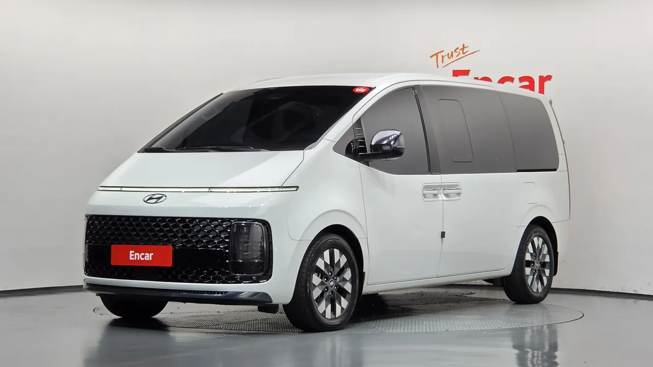 2023 Hyundai Staria Lounge 9-Seater