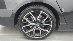 2023 BMW 5-Series 530e M Sport — фото 5