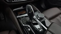 2023 BMW 5-Series 530e M Sport — фото 9
