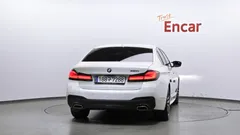 2023 BMW 5-Series 520i M Sport — фото 4