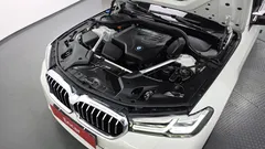 2023 BMW 5-Series 520i M Sport — фото 6