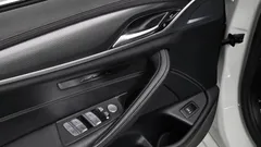 2023 BMW 5-Series 520i M Sport — фото 20