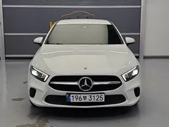 2022 Mercedes-Benz A-Class A220 Hatchback — фото 12