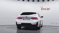 2023 BMW 3-Series 320i M Sport — фото 4