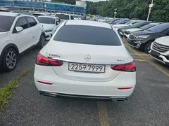 2022 Mercedes-Benz E-Class E220d 4MATIC Exclusive — фото 3