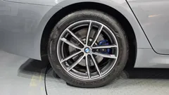 2023 BMW 5-Series 520i M Sport — фото 5