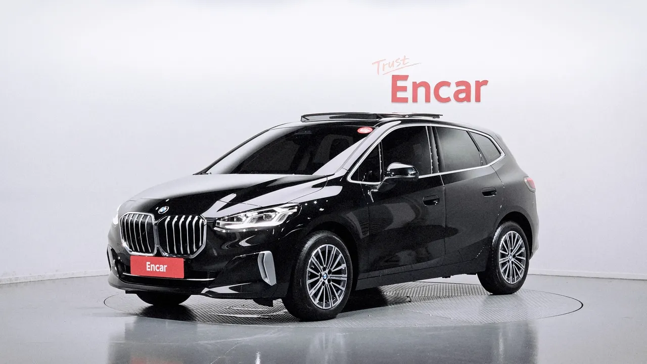 2023 BMW 2-Series 220i Luxury