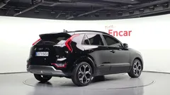 2022 Kia Niro Signature — фото 2