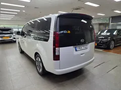 2023 Hyundai Staria Tourer 9-Seater — фото 2