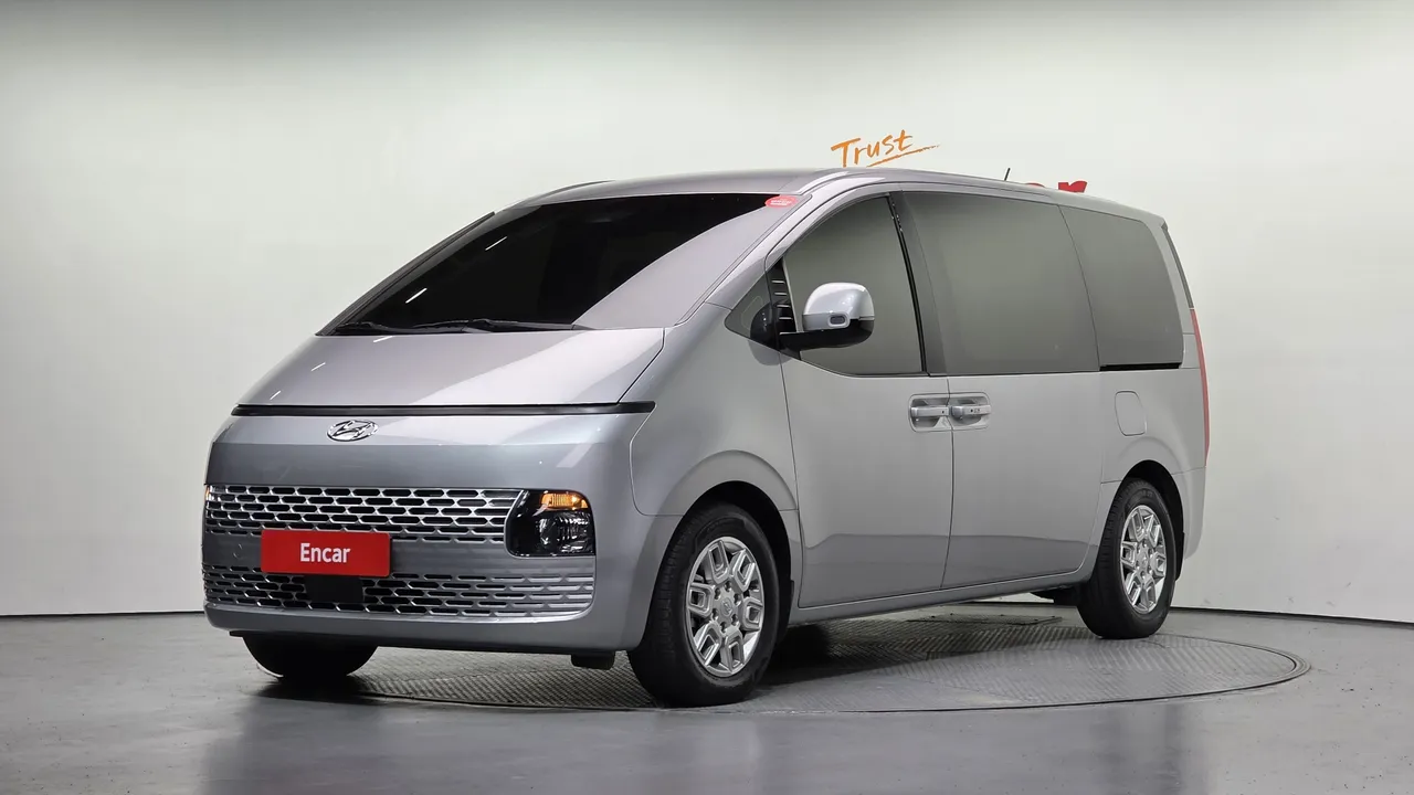 2023 Hyundai Staria Tourer 11-Seater