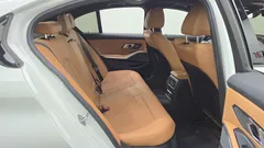2024 BMW 3-Series 320i M Sport — фото 11