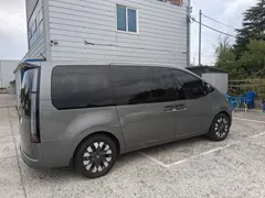 2022 Hyundai Staria Lounge 9-Seater — фото 2