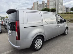 2022 Hyundai Staria Cargo 3-Seater — фото 4