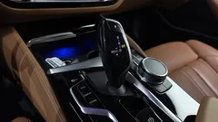 2022 BMW 5-Series 520i Luxury — фото 9