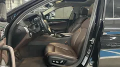 2022 BMW 5-Series 530i xDrive Luxury — фото 10
