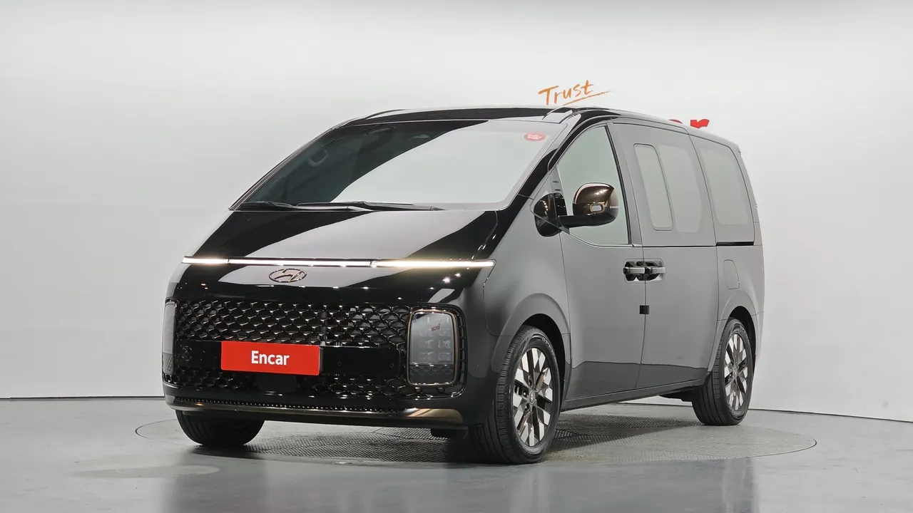 2024 Hyundai Staria Lounge 9-Seater