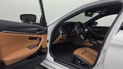 2023 BMW 5-Series 520i M Sport — фото 10