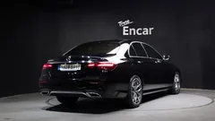 2022 Mercedes-Benz E-Class E220d 4MATIC AMG Line — фото 2