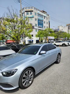 2023 Mercedes-Benz E-Class E300e 4MATIC Exclusive — фото 2