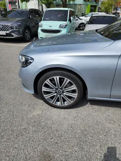 2023 Mercedes-Benz E-Class E300e 4MATIC Exclusive — фото 3