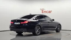 2023 BMW 5-Series 520i M Sport — фото 2