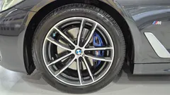 2023 BMW 5-Series 520i M Sport — фото 5