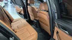 2023 BMW 5-Series 520i M Sport — фото 16