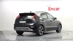 2023 Kia Niro Signature — фото 2