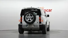 2023 Land Rover Defender 110 D250 SE — фото 4