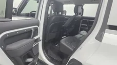 2023 Land Rover Defender 110 D250 SE — фото 12