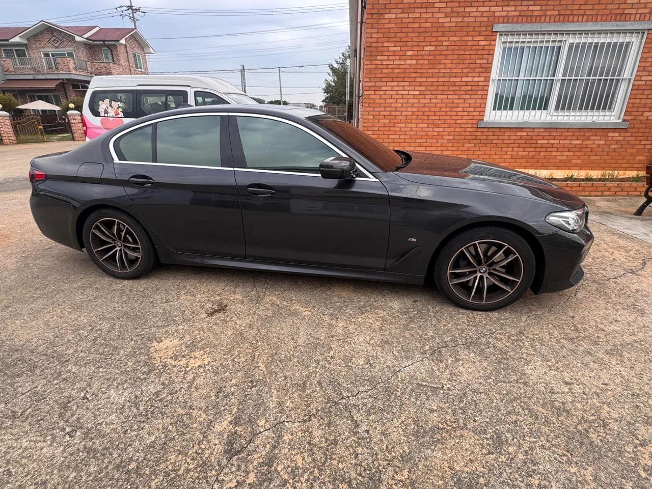 2023 BMW 5-Series 523d M Sport