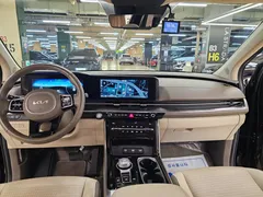 2023 Kia Carnival Diesel 9-Seater Hi-Limousine — фото 14