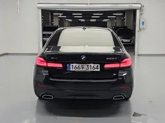 2023 BMW 5-Series 523d M Sport — фото 3