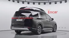 2023 Kia Carnival Diesel 9-Seater Hi-Limousine — фото 2