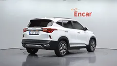 2022 Kia Seltos Gasoline 1.6 Turbo 2WD, белый — фото 2