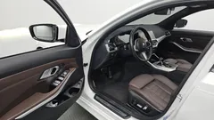 2022 BMW 3-Series 320d Touring M Sport — фото 12