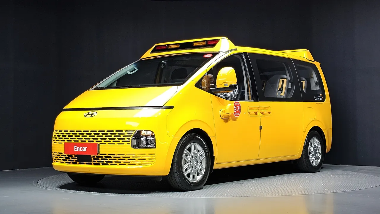 2023 Hyundai Staria L3.5  Kinder Safety Car