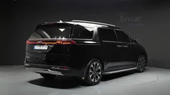 2023 Kia Carnival Diesel 9-Seater Noblesse — фото 2